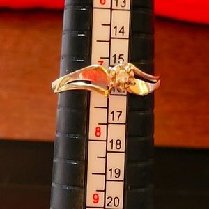 Womans 10 carat gold ring
